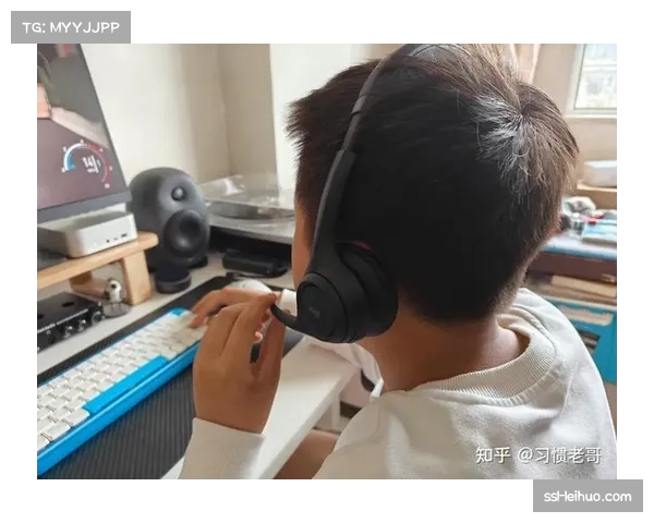 足球裁判决策辅助工具与无线耳麦提升沟通效率